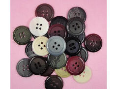 Resin button and plastic button distinguish